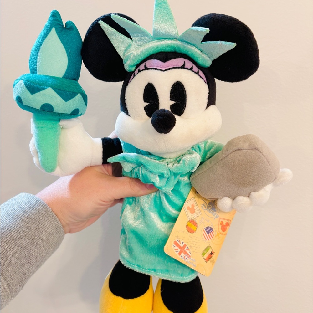 Disney Minnie Mouse Statue of Liberty Plush NWT